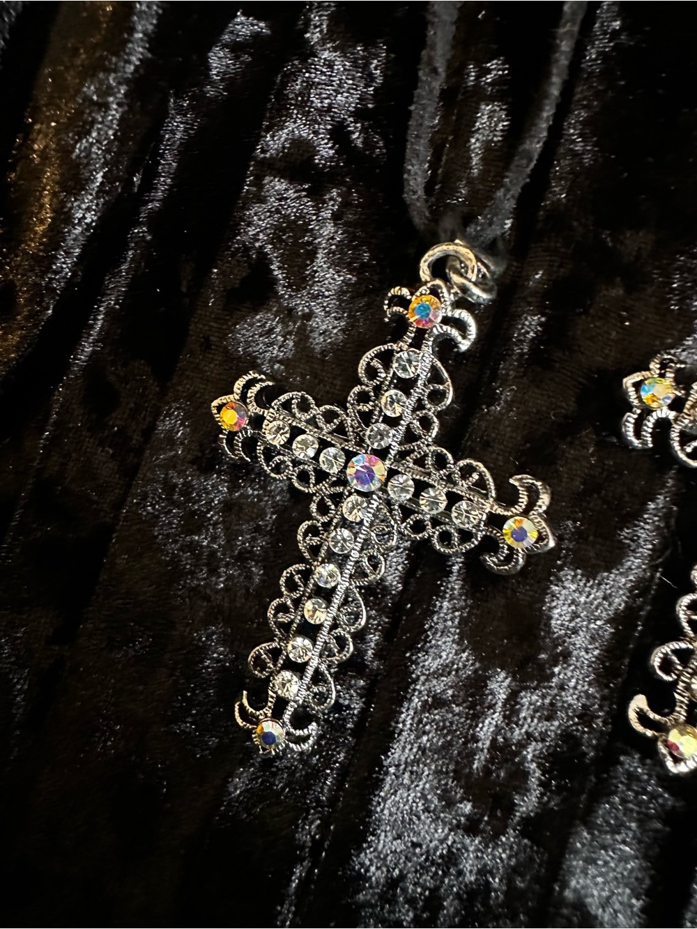 Lot of 8 Cross Pendant Necklaces – Assorted Colors – Craft & Jewelry Lot - Picture 8 of 16